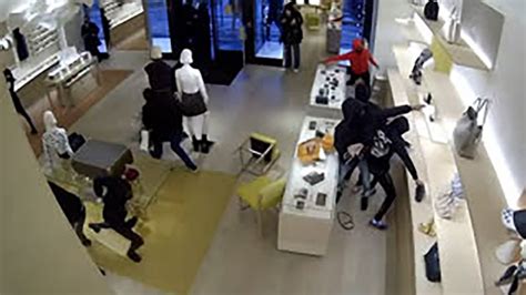 chicago louis vuitton robbery|Video shows mob swipe $100K of merchandise from Louis Vuitton.